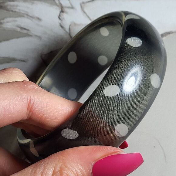 Vintage Black and White Polka Dot Resin Bangle Bracelet - Picture 4 of 6
